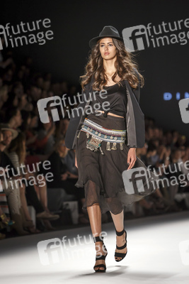 Dimitri Fashion Show auf der Mercedes-Benz Fashion Week Spring/Summer 2016