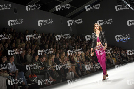 Dimitri Fashion Show auf der Mercedes-Benz Fashion Week Spring/Summer 2016