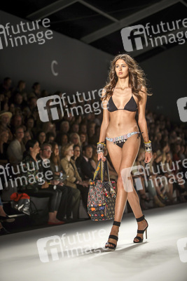 Dimitri Fashion Show auf der Mercedes-Benz Fashion Week Spring/Summer 2016