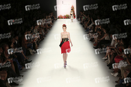 Rebekka Ruetz Fashion Show auf der Mercedes-Benz Fashion Week Spring/Summer 2016
