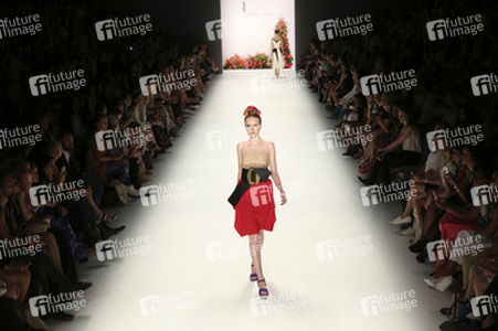Rebekka Ruetz Fashion Show auf der Mercedes-Benz Fashion Week Spring/Summer 2016