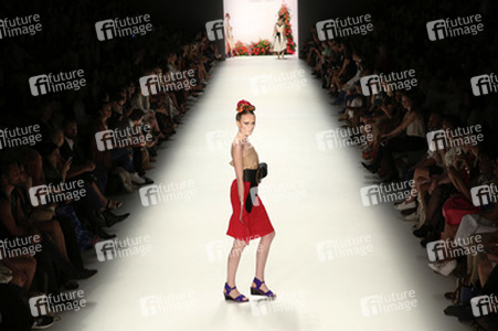 Rebekka Ruetz Fashion Show auf der Mercedes-Benz Fashion Week Spring/Summer 2016