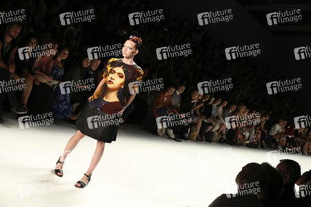Rebekka Ruetz Fashion Show auf der Mercedes-Benz Fashion Week Spring/Summer 2016