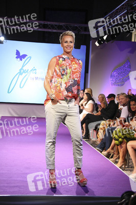 Love & Happiness by Manou Lenz Fashion Show auf der Berlin Fashion Week Spring/Summer 2016