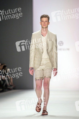 Shai Shalom Fashion Show auf der Mercedes-Benz Fashion Week Spring/Summer 2016