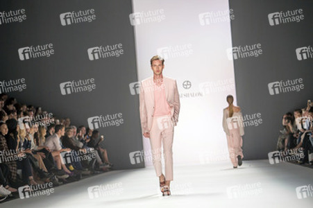 Shai Shalom Fashion Show auf der Mercedes-Benz Fashion Week Spring/Summer 2016