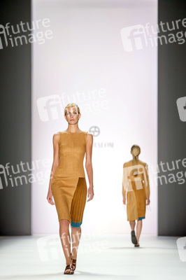 Shai Shalom Fashion Show auf der Mercedes-Benz Fashion Week Spring/Summer 2016