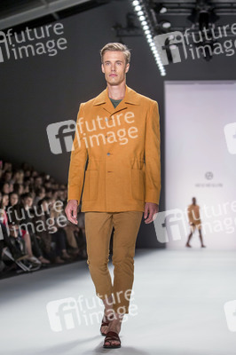 Shai Shalom Fashion Show auf der Mercedes-Benz Fashion Week Spring/Summer 2016