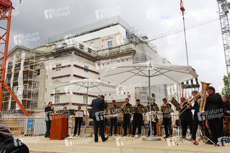 Deutsche Staatsoper Richtfest in Berlin