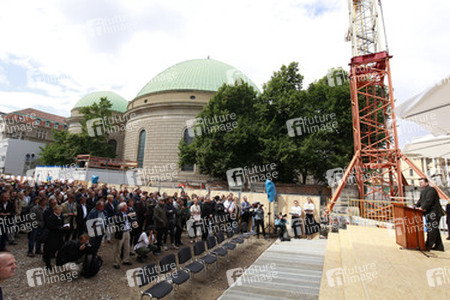 Deutsche Staatsoper Richtfest in Berlin