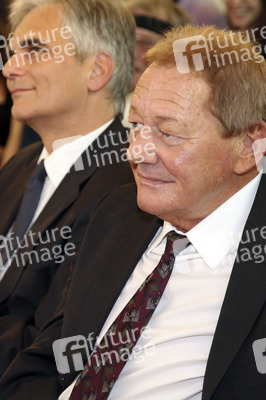 Verleihung des Großen Ehrenzeichens der Republik Österreich an Wolfgang Ambros in Wien