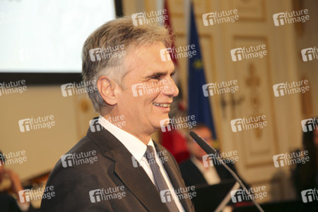 Verleihung des Großen Ehrenzeichens der Republik Österreich an Wolfgang Ambros in Wien