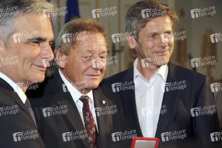 Verleihung des Großen Ehrenzeichens der Republik Österreich an Wolfgang Ambros in Wien