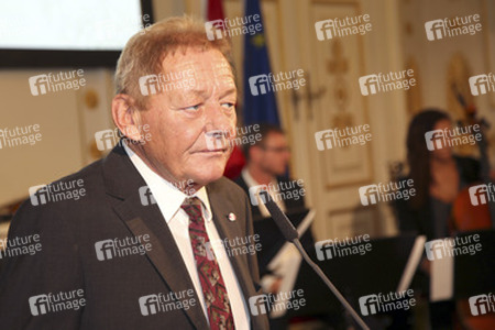 Verleihung des Großen Ehrenzeichens der Republik Österreich an Wolfgang Ambros in Wien