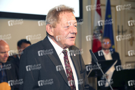Verleihung des Großen Ehrenzeichens der Republik Österreich an Wolfgang Ambros in Wien