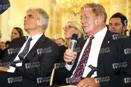 Verleihung des Großen Ehrenzeichens der Republik Österreich an Wolfgang Ambros in Wien