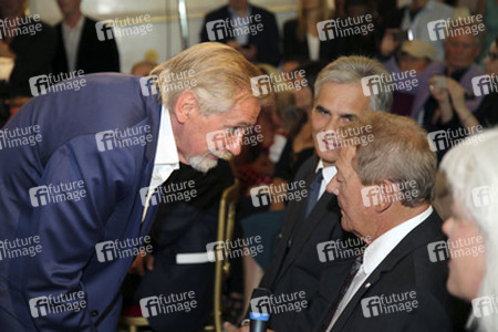 Verleihung des Großen Ehrenzeichens der Republik Österreich an Wolfgang Ambros in Wien
