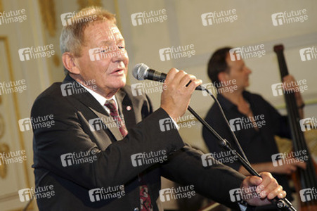 Verleihung des Großen Ehrenzeichens der Republik Österreich an Wolfgang Ambros in Wien