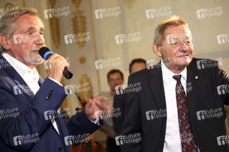 Verleihung des Großen Ehrenzeichens der Republik Österreich an Wolfgang Ambros in Wien