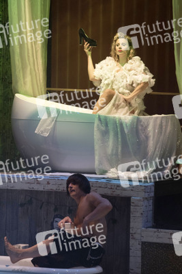 Premiere der Show 'Seifen Oper' in Berlin
