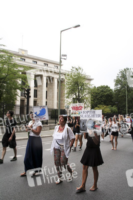 Protest gegen das Abschlachten der Grindwale in Berlin