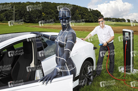 WORKING ART: Solar Tankwart / Solar Station Attendant Bodypainting