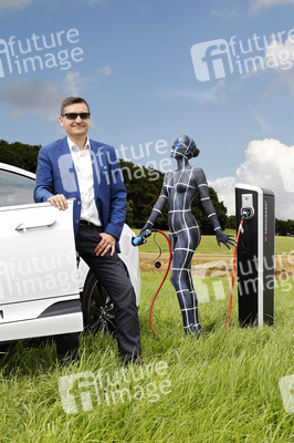 WORKING ART: Solar Tankwart / Solar Station Attendant Bodypainting