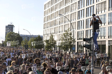 Techno-Demo 'Zug der Liebe' in Berlin