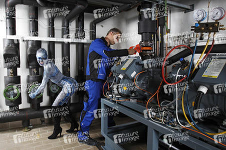 WORKING ART: Kälteanlagenbauer / Refrigeration Technician Bodypainting