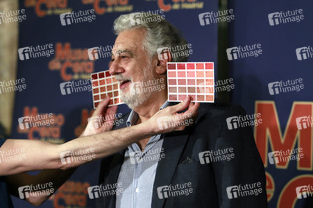 Maßnehmen von Placido Domingo im Wachsmuseum von Madrid