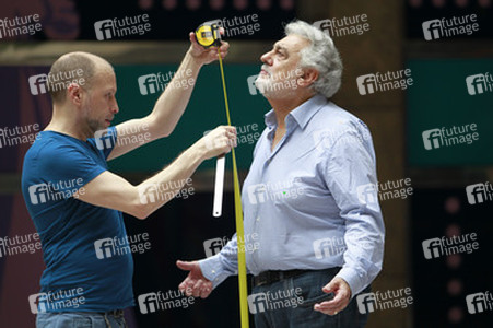 Maßnehmen von Placido Domingo im Wachsmuseum von Madrid
