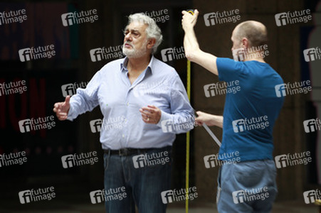 Maßnehmen von Placido Domingo im Wachsmuseum von Madrid