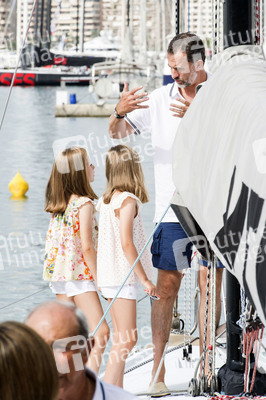Die spanische Königsfamile an Bord der Aifos in Palma de Mallorca