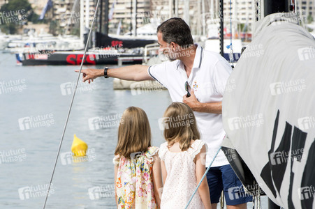Die spanische Königsfamile an Bord der Aifos in Palma de Mallorca