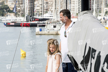 Die spanische Königsfamile an Bord der Aifos in Palma de Mallorca