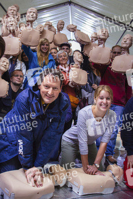 Erste-Hilfe-Aktion für 'Hirschhausens Quiz des Menschen' in Köln
