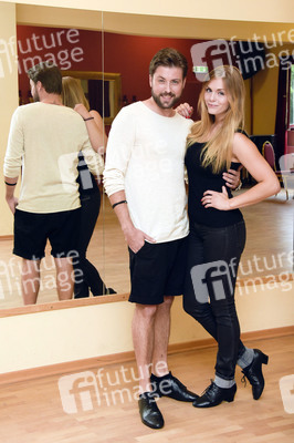 Felix von Jascheroff und Partnerin Lisa Steiner trainieren für 'Stepping Out' in Berlin