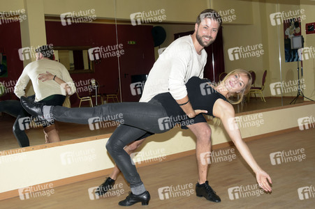 Felix von Jascheroff und Partnerin Lisa Steiner trainieren für 'Stepping Out' in Berlin
