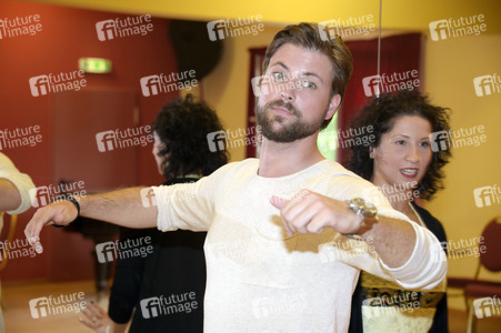 Felix von Jascheroff und Partnerin Lisa Steiner trainieren für 'Stepping Out' in Berlin