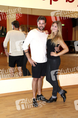Felix von Jascheroff und Partnerin Lisa Steiner trainieren für 'Stepping Out' in Berlin