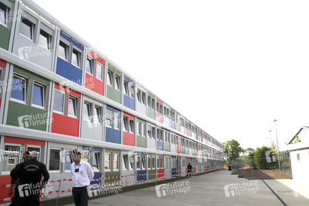 Tag der offen Tür im bezugsfertigen Containerdorf in Berlin-Wartenberg