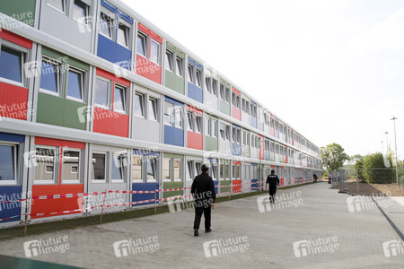 Tag der offen Tür im bezugsfertigen Containerdorf in Berlin-Wartenberg