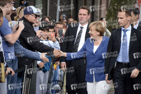 Angela Merkel besuch den Problemstadtteil Marxloh in Duisburg