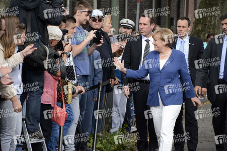 Angela Merkel besuch den Problemstadtteil Marxloh in Duisburg