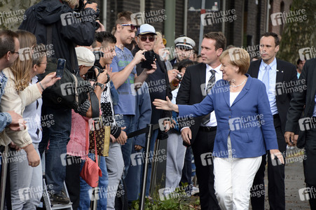 Angela Merkel besuch den Problemstadtteil Marxloh in Duisburg