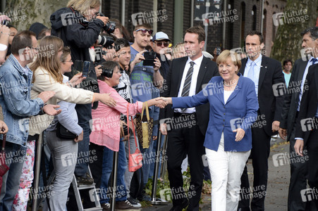 Angela Merkel besucht den Problemstadtteil Marxloh in Duisburg