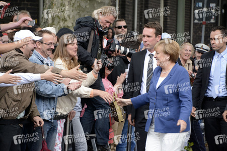Angela Merkel besucht den Problemstadtteil Marxloh in Duisburg