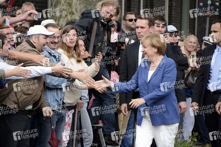 Angela Merkel besucht den Problemstadtteil Marxloh in Duisburg