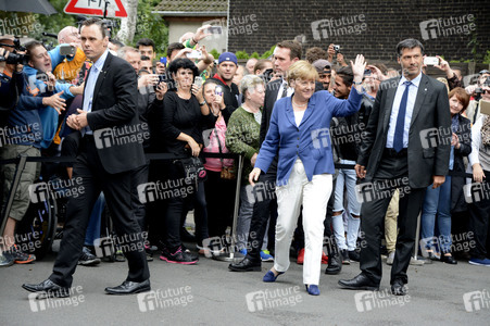 Angela Merkel besucht den Problemstadtteil Marxloh in Duisburg