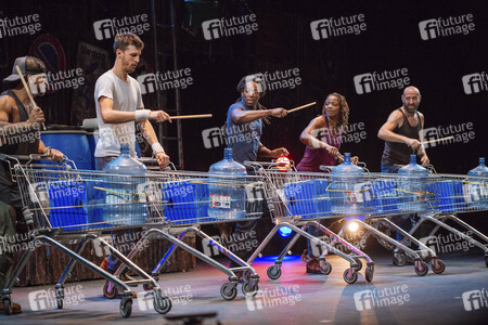 Fotoprobe zur Show 'Stomp' in Köln